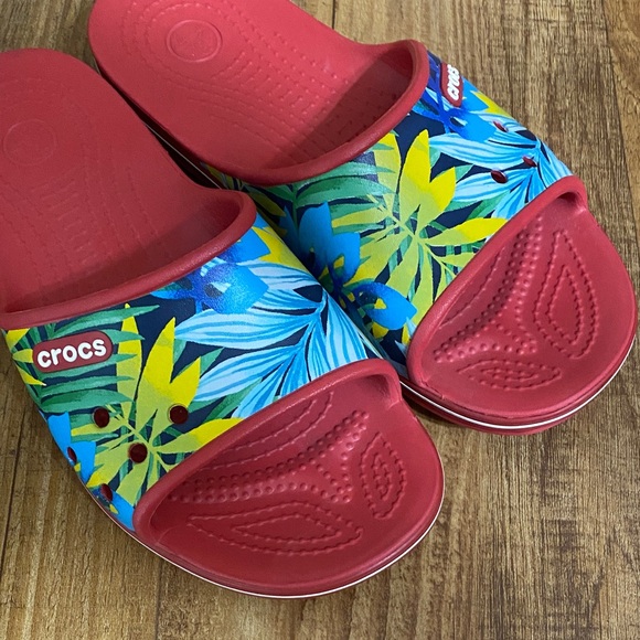 CROCS Shoes - CROCS Red tropical print Slide Sandals size women’s 7